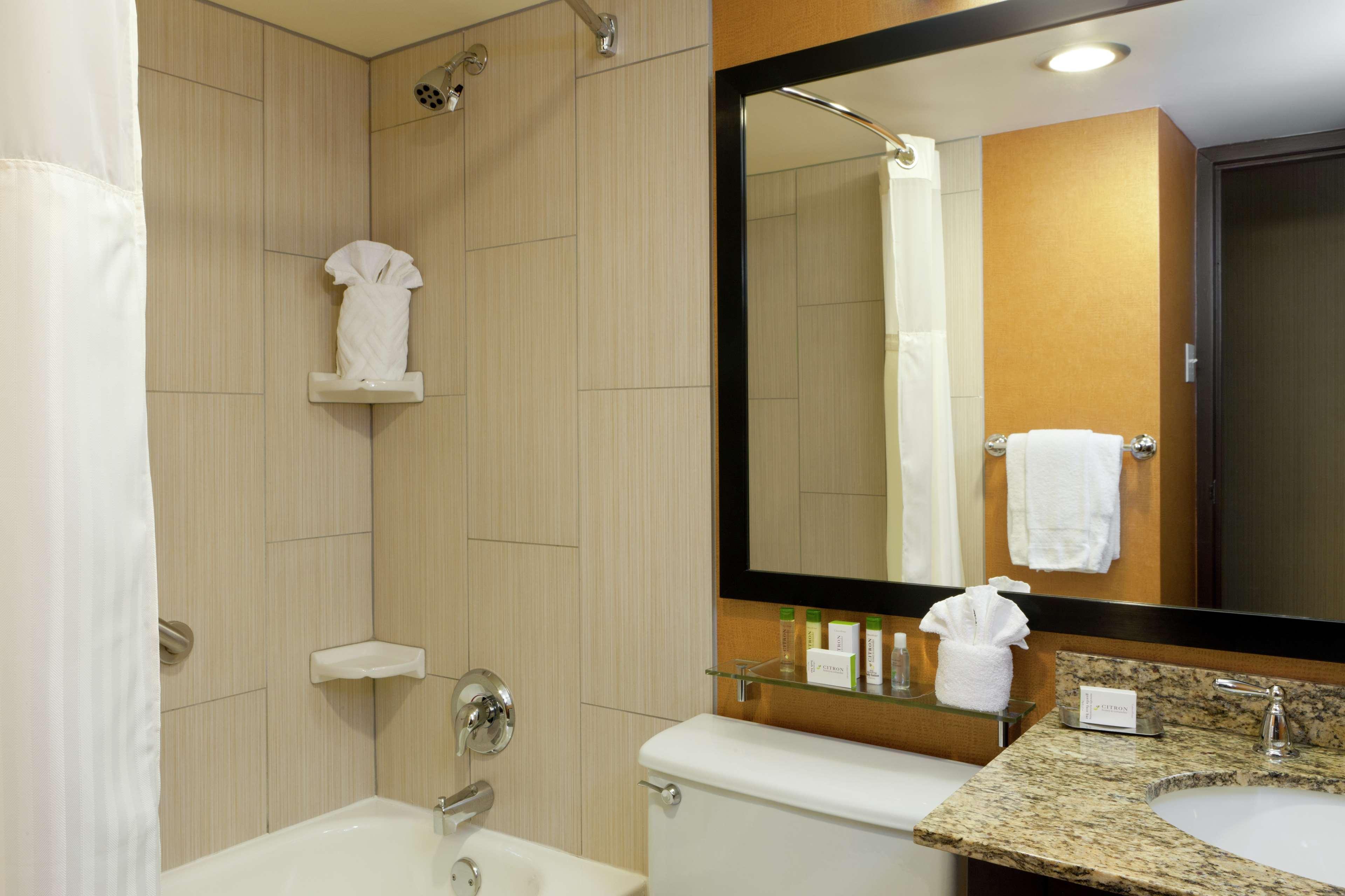 Doubletree By Hilton Downtown - Lakeside Hotel Cleveland