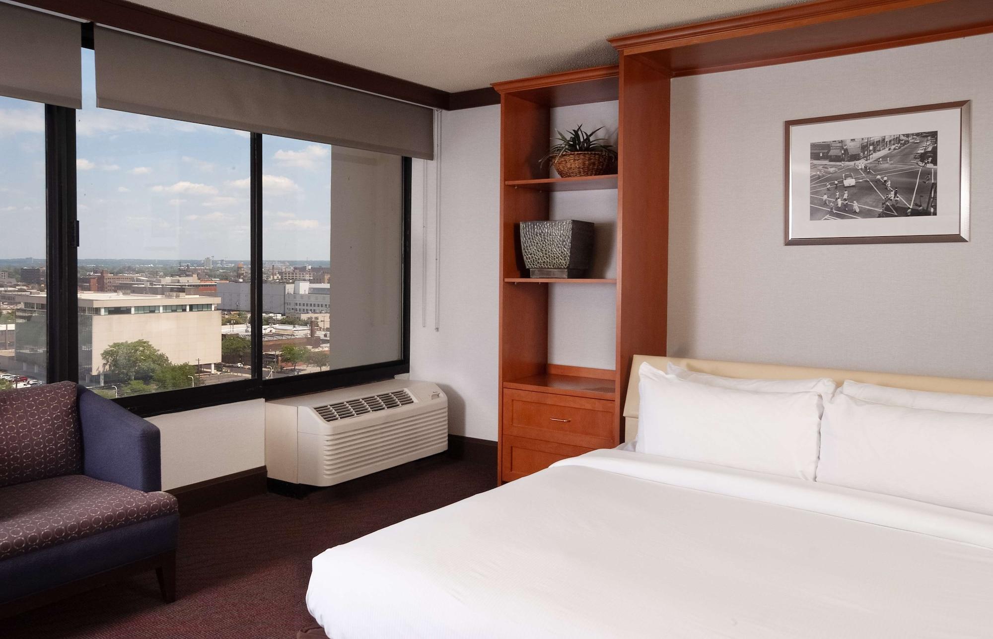Hotel Doubletree By Hilton Downtown - Lakeside 4*