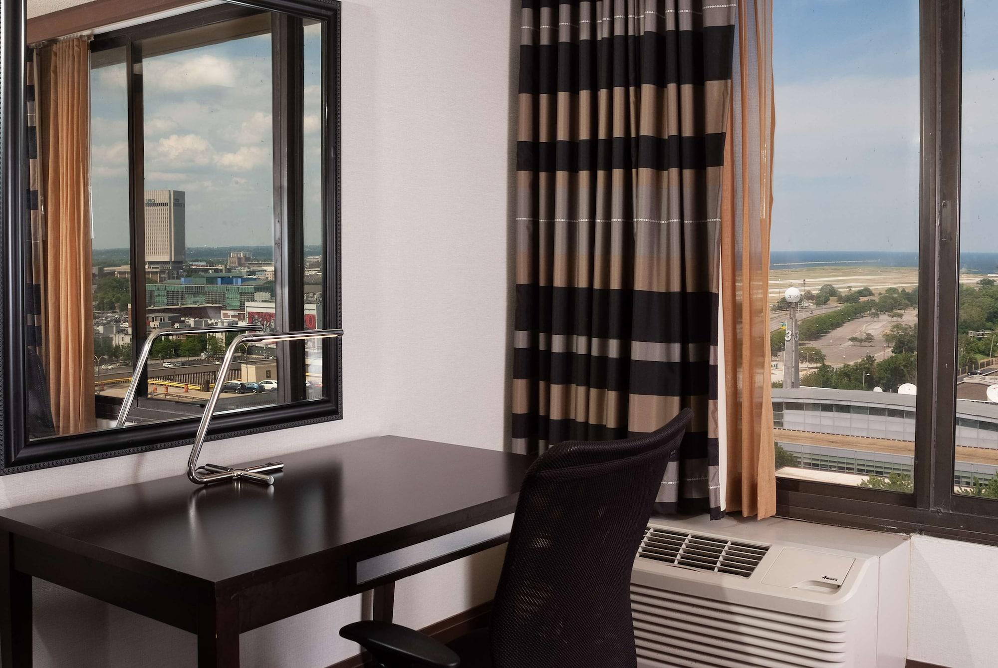 Hotel Doubletree By Hilton Downtown - Lakeside 4*
